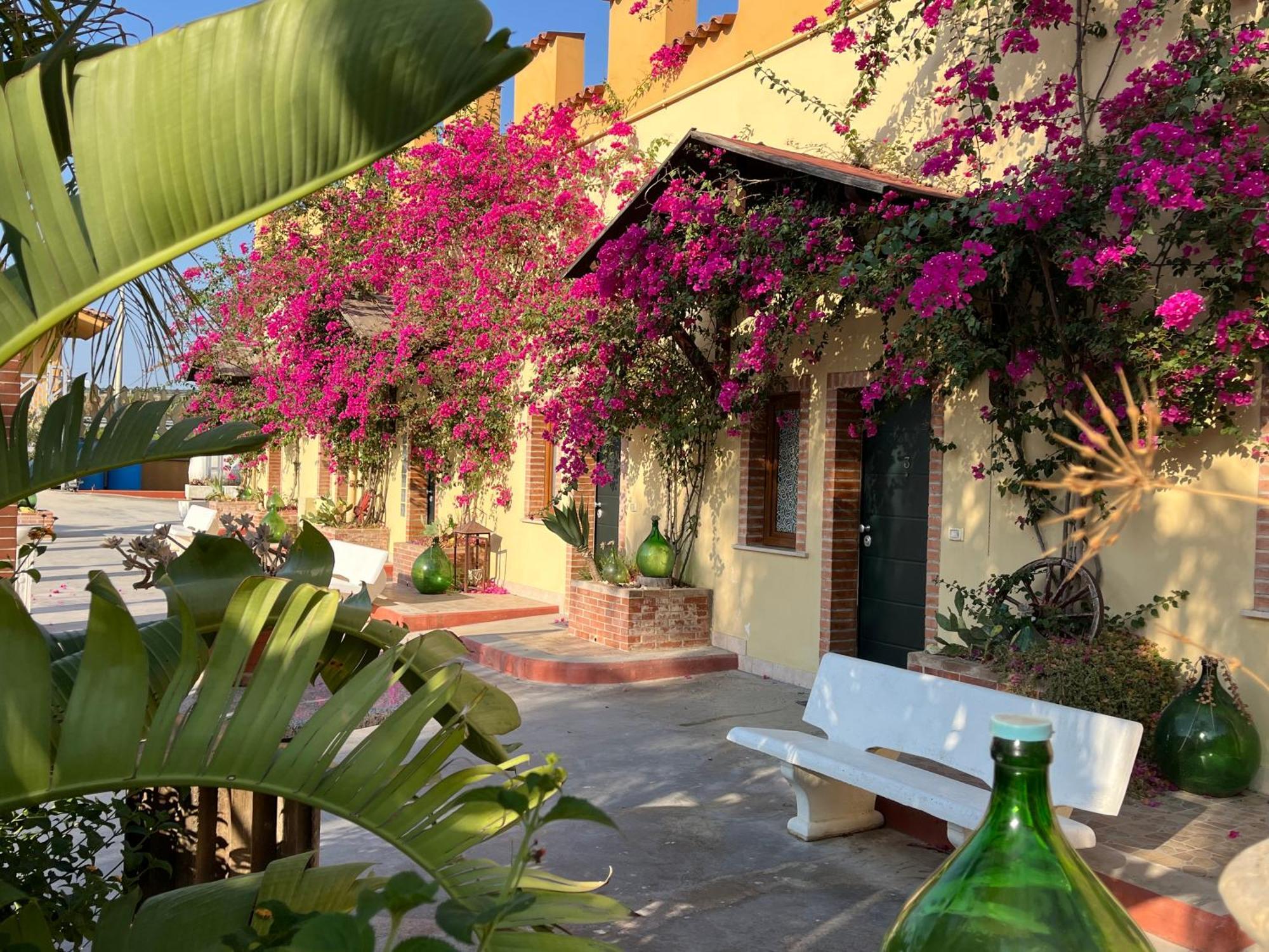 Oasi Le Fontanelle Villa Cerignola Exterior photo